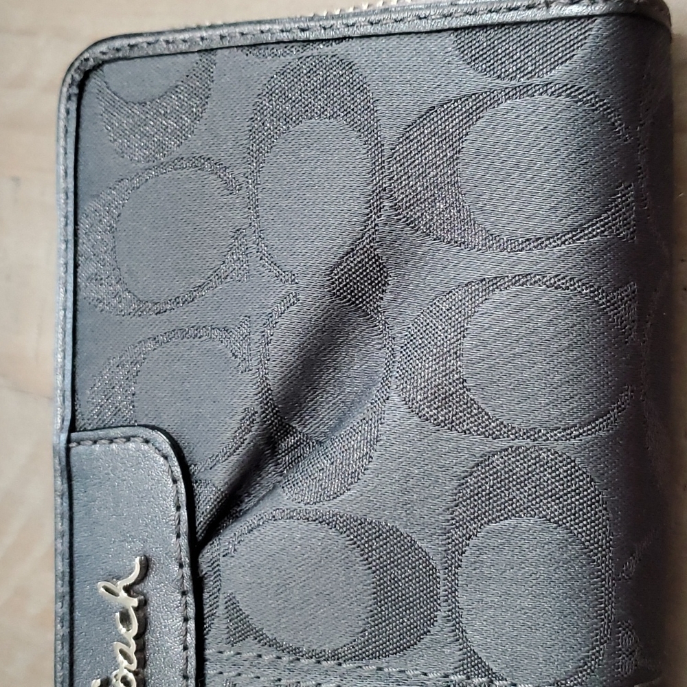 Coach wrap around wallet - Picture 5 of 5